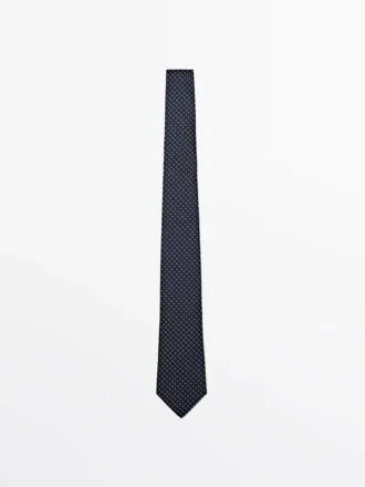 100 % mulperisilkistä valmistettu solmio