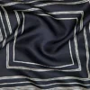 100 % silkkiä oleva raidallinen huivi 100 % silkkiä oleva raidallinen huivi