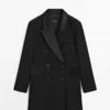 Blazer-tyylinen mekko satiinikoristeilla Blazer-tyylinen mekko satiinikoristeilla