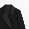 Blazer-tyylinen mekko satiinikoristeilla Blazer-tyylinen mekko satiinikoristeilla