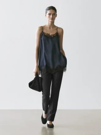 Camisole-toppi, jossa on kontrastivärinen pitsi