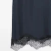 Camisole-toppi, jossa on kontrastivärinen pitsi Camisole-toppi, jossa on kontrastivärinen pitsi