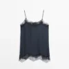Camisole-toppi, jossa on kontrastivärinen pitsi Camisole-toppi, jossa on kontrastivärinen pitsi