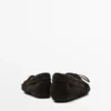 Halkaistu nahkaiset loaferit, joissa on rypytetty rusetti Halkaistu nahkaiset loaferit, joissa on rypytetty rusetti