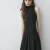 Halter-kaula-aukkoinen midomeko, jossa solmionauha Halter-kaula-aukkoinen midomeko, jossa solmionauha