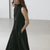 Halter-kaula-aukkoinen midomeko, jossa solmionauha Halter-kaula-aukkoinen midomeko, jossa solmionauha