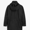 Hupullinen parka, jossa on kangasdetaljeja Hupullinen parka, jossa on kangasdetaljeja