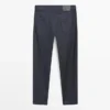Kevyet, slim fit -malliset, pesun jälkeiset farkut Kevyet, slim fit -malliset, pesun jälkeiset farkut