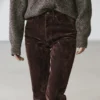 Korkeavyötäröiset flokattuja bootcut-farkut Korkeavyötäröiset flokattuja bootcut-farkut