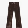 Korkeavyötäröiset flokattuja bootcut-farkut Korkeavyötäröiset flokattuja bootcut-farkut