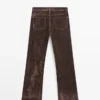Korkeavyötäröiset flokattuja bootcut-farkut Korkeavyötäröiset flokattuja bootcut-farkut