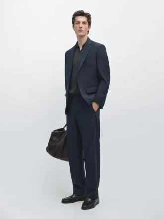 Leveälahkeiset Cool Wool -puvut
