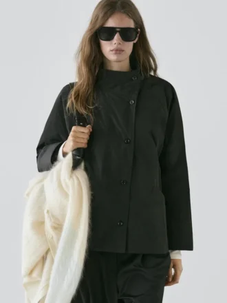 Lyhyt, topattu parka, jossa kaulus