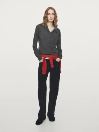 Mock-turtleneck-neuletakit, peitetyt napit