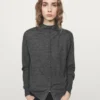 Mock-turtleneck-neuletakit, peitetyt napit