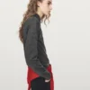 Mock-turtleneck-neuletakit, peitetyt napit