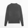Mock-turtleneck-neuletakit, peitetyt napit