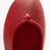 Nahkaiset ballerinat, joissa solmu Nahkaiset ballerinat, joissa solmu