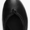 Nahkaiset ballerinat, joissa solmu Nahkaiset ballerinat, joissa solmu