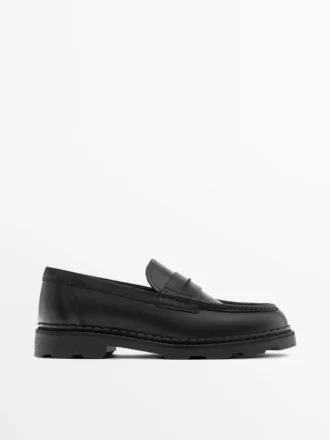 Nahkaiset lenkkipohjaiset loaferit, joissa on penny-hihna Nahkaiset lenkkipohjaiset loaferit, joissa on penny-hihna