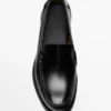 Nahkaiset loaferit kiiltävällä viimeistelyllä Nahkaiset loaferit kiiltävällä viimeistelyllä