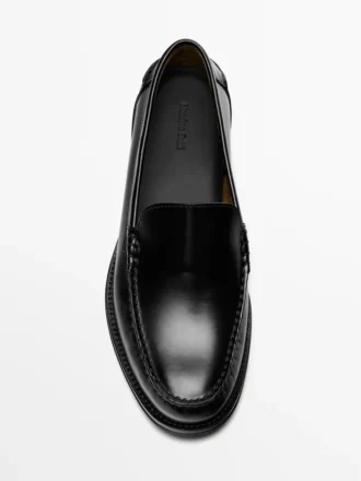 Nahkaiset loaferit kiiltävällä viimeistelyllä Nahkaiset loaferit kiiltävällä viimeistelyllä