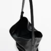 Nappapintainen nahkainen bucket-laukku Nappapintainen nahkainen bucket-laukku