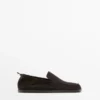 Pehmeät nahkaiset Loaferit, joissa on rypytysyksityiskohta Pehmeät nahkaiset Loaferit, joissa on rypytysyksityiskohta