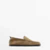 Pehmeät nahkaiset Loaferit, joissa on rypytysyksityiskohta Pehmeät nahkaiset Loaferit, joissa on rypytysyksityiskohta