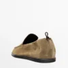 Pehmeät nahkaiset Loaferit, joissa on rypytysyksityiskohta Pehmeät nahkaiset Loaferit, joissa on rypytysyksityiskohta