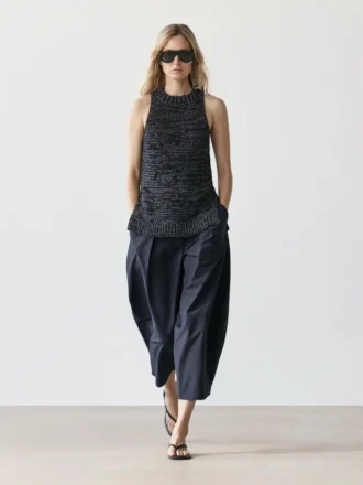 Pilkullinen neulottu halterneck-toppi Pilkullinen neulottu halterneck-toppi