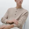 Puuvillaneulottu Henley-kauluksinen villaneule Puuvillaneulottu Henley-kauluksinen villaneule