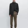 Slim-fit-malliset mikrokuvioidut housut Slim-fit-malliset mikrokuvioidut housut