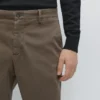 Slim-fit-malliset mikrokuvioidut housut Slim-fit-malliset mikrokuvioidut housut