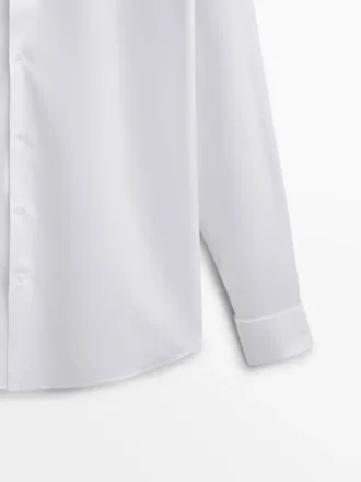 Slim Fit -puuvillakauluspaita, jossa on kaksinkertaiset hihansuut