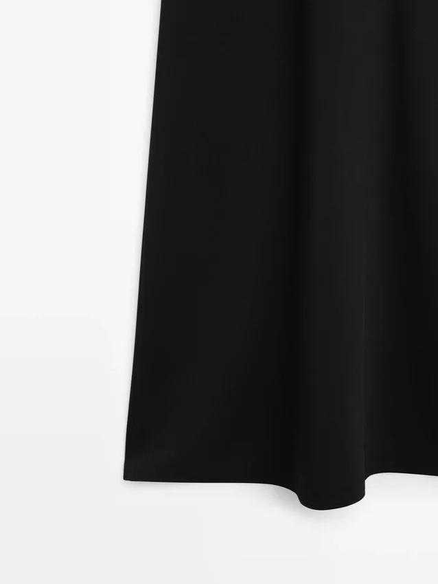 Väljä lyhythihainen mekko Väljä lyhythihainen mekko